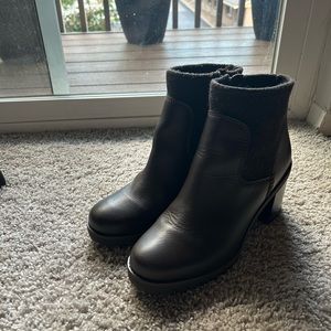 Women’s Brown Amathea Leather Ugg Booties- size 8